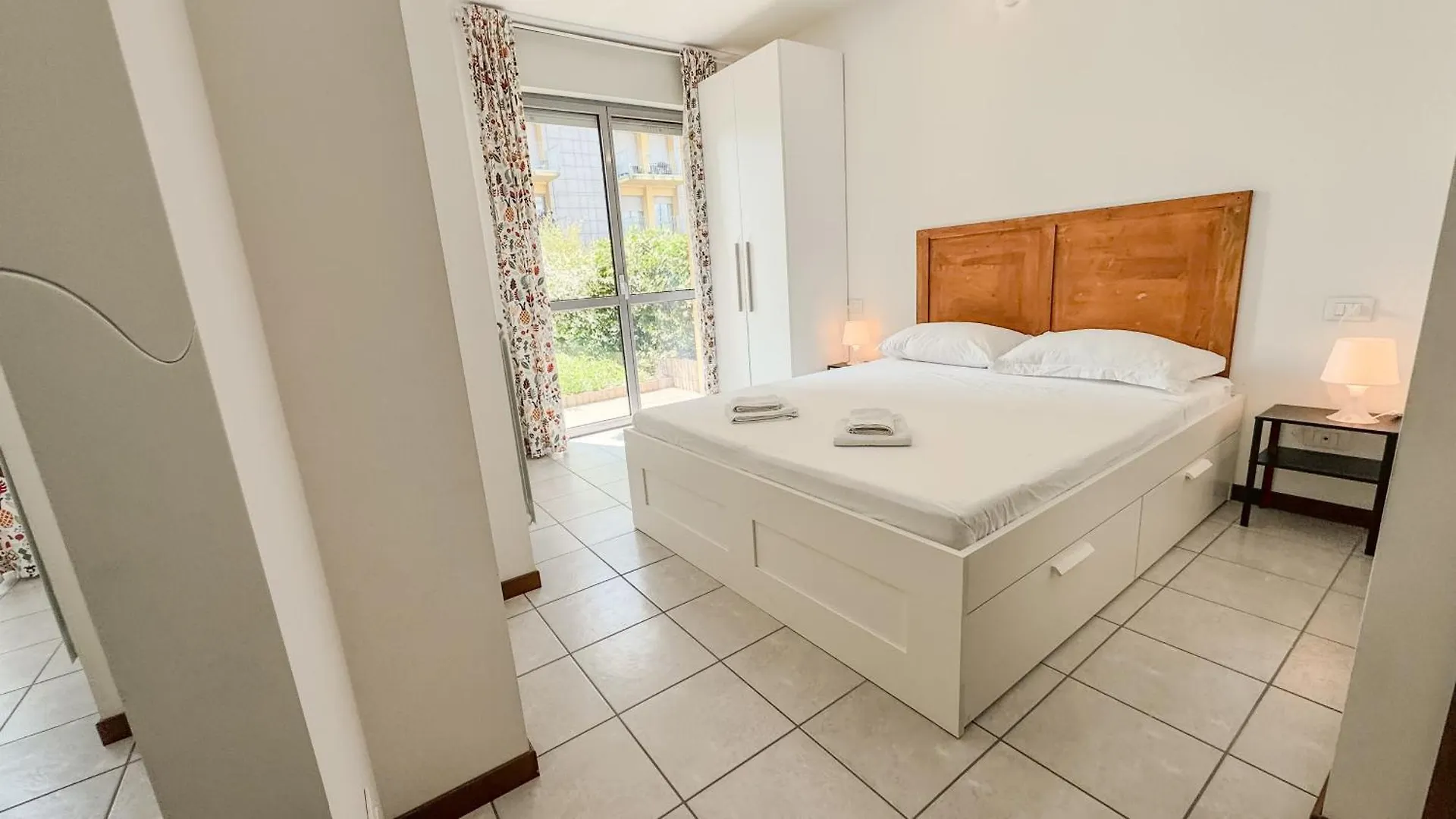 Two-Room Apartment With Garden And Parking コモ