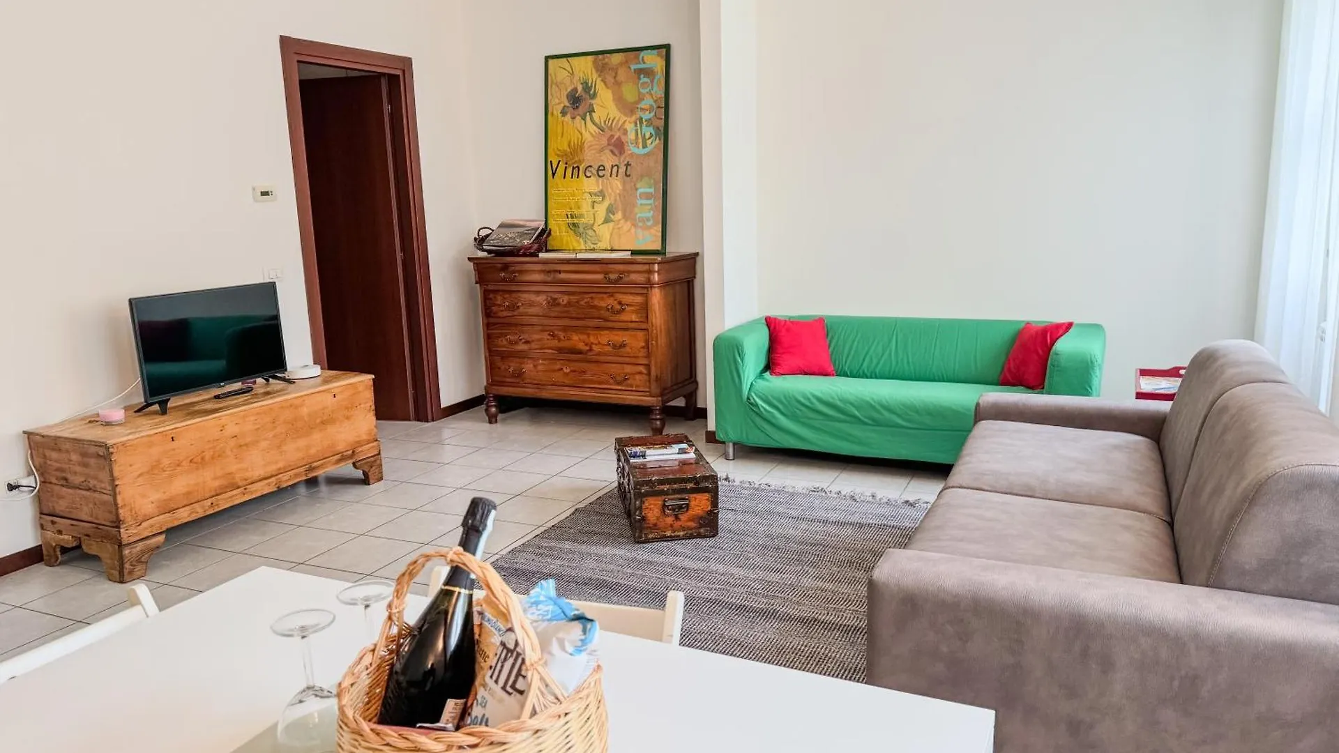 Two-Room Apartment With Garden And Parking Como 0*,